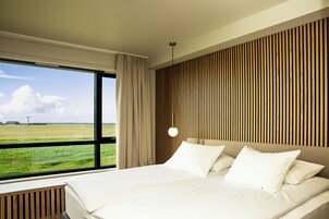 Deluxe Suite, Non Smoking | Blackout drapes, soundproofing, free WiFi, bed sheets