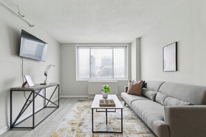 Una Smart TV, una oficina