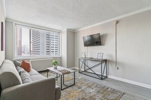 Smart TV, offices - Crest at Peachtree  1714 spacious 1 Bd 1 Bth (Atlanta)