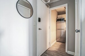 Interior - Crest at Peachtree  1714 spacious 1 Bd 1 Bth (Atlanta)