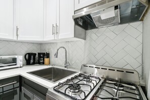 Fridge, microwave, oven, stovetop - Crest at Peachtree 216  spacious 1 Bd 1 Bth (Atlanta)