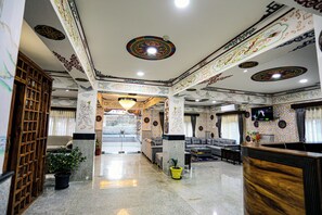 Interior entrance - Hotel Lhading (Thimphu)