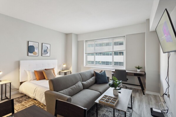 Smart TV, offices - Crest at Peachtree 401 spacious 1 Bd 1 Bth (Atlanta)