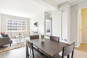 Dining - Crest at Peachtree 531 spacious 1 Bd 1 Bth (Atlanta)