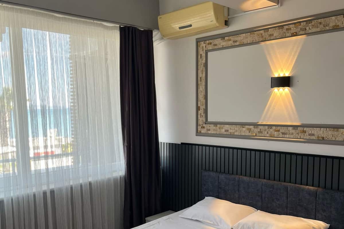 Chambre, 1 lit double, balcon, vue mer | 1 chambre, Wi-Fi gratuit, draps fournis