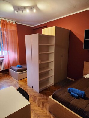 Classic Double Room, 2 Single Beds, City View - Guesthouse - Metro M1 Sesto Rondò (Sesto San Giovanni)