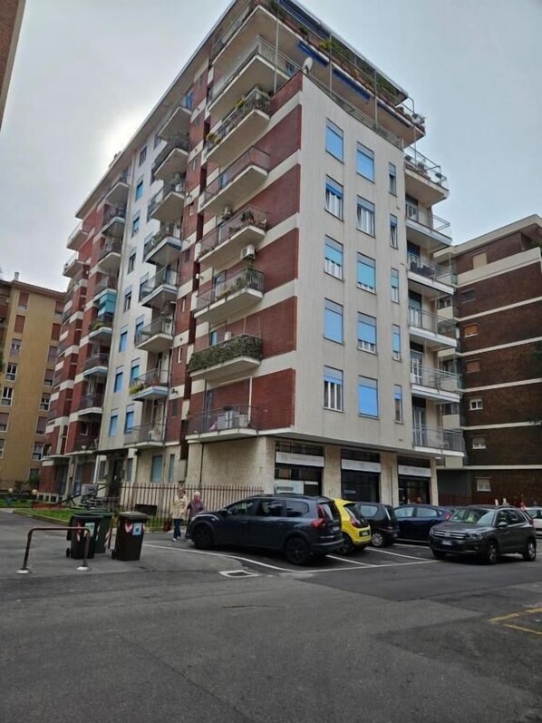 Exterior - Guesthouse - Metro M1 Sesto Rondò (Sesto San Giovanni)
