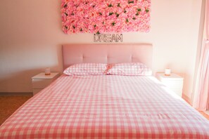 1 bedroom, desk, iron/ironing board, WiFi