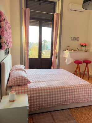 1 bedroom, desk, iron/ironing board, WiFi