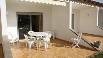 تناول الطعام بالخارج