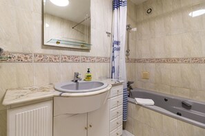 Whirlpool, Haartrockner, Bidet, Handtücher