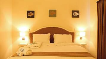 2 bedrooms, iron/ironing board, WiFi