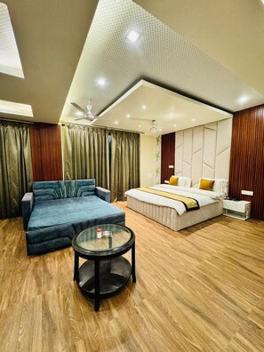 デスク、ノートパソコン用作業スペース、WiFi (無料)