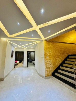 デスク、ノートパソコン用作業スペース、WiFi (無料)