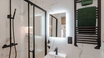 Gallery Studio | Bathroom | Shower, hair dryer, towels, soap