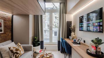 Club Studio | In-room safe, iron/ironing board