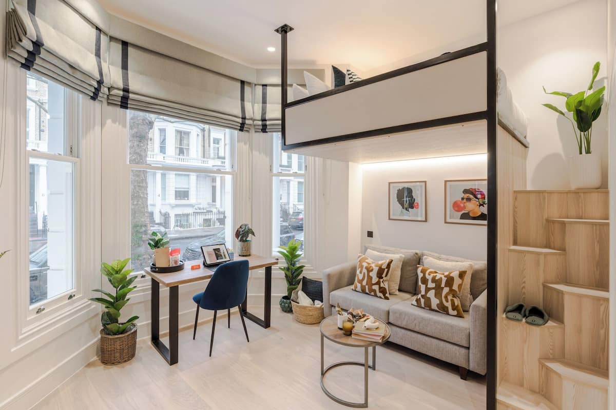 Deluxe studio, patio | Een kluis op de kamer, een strijkplank/strijkijzer