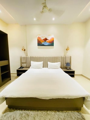Family Quadruple Room | Free WiFi, bed sheets - The Commune Varanasi (Varanasi)