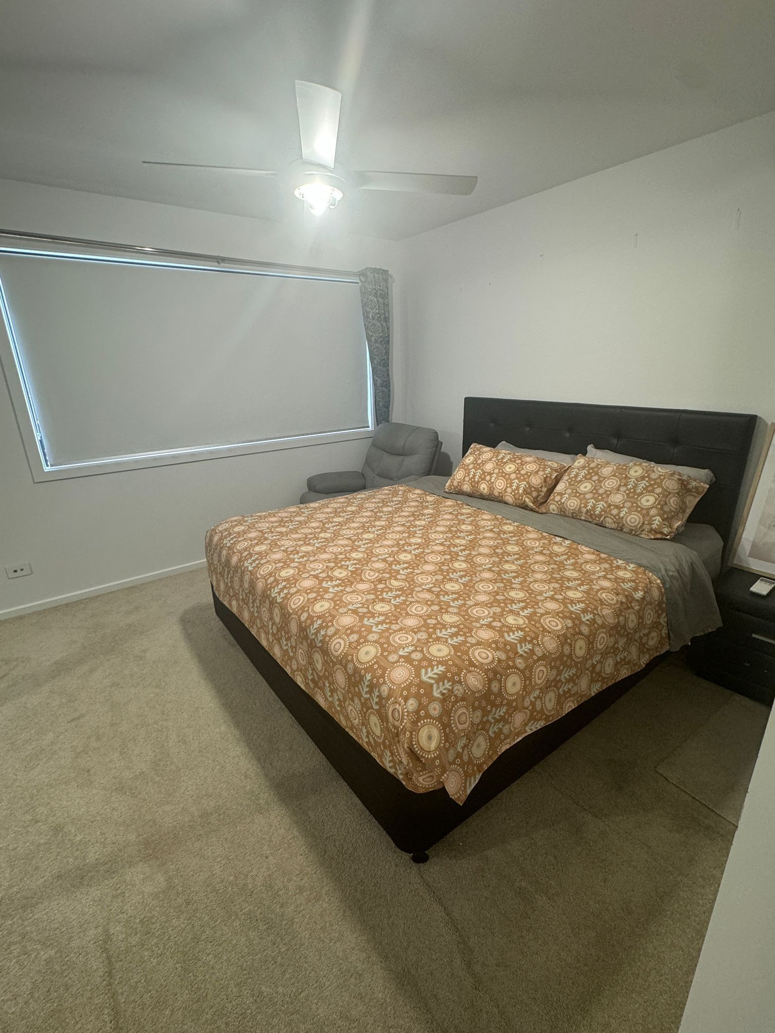 3 habitaciones, tabla de planchar con plancha, wifi y ropa de cama 