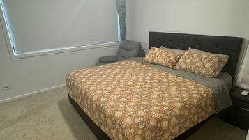 3 habitaciones, tabla de planchar con plancha, wifi y ropa de cama