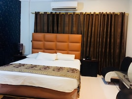 Deluxe Double or Twin Room | Desk, free WiFi