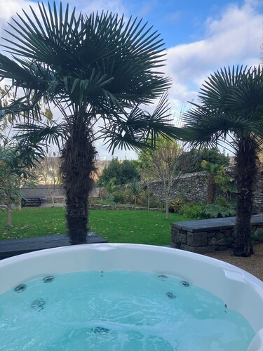 Morlaix, town house with garden and jacuzzi, ideal for family vacations