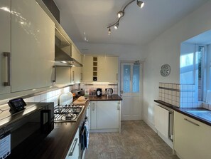 Superior House, 3 Bedrooms | Private kitchen | Electric kettle