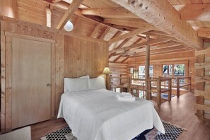 5 quartos, escrivaninha, ferros/tábuas de passar roupa, berço de viagem