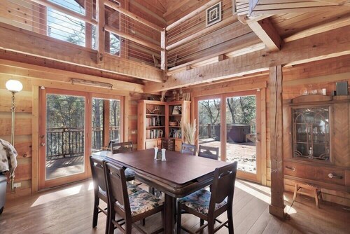 Brower Drive Escape: Spacious 5BR home in Salem, perfect for family getaways!