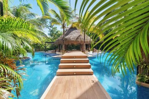 Pool - Tropical Haven - Luxury Apartment with Private Rooftop Pool and amazing pool vie (Tulum)