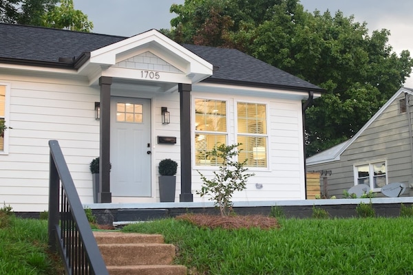 Welcome to Oakwood Oasis in downtown Raleigh!