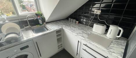 Appartement | Cuisine privée | Réfrigérateur, micro-ondes, four, plaque de cuisson