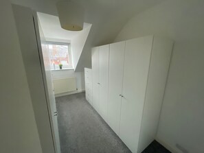 Interior - Stylish Two Bedroom Apartment in Leeds (Leeds)