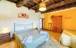 2 bedrooms, travel crib, free WiFi, bed sheets