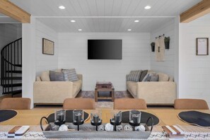 Interior - Green Mountain Container | Best Views @ Mount Snow (Dover)