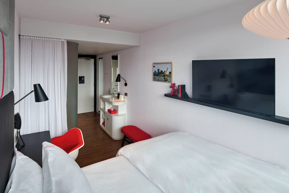 1 chambre, literie de qualité supérieure, surmatelas