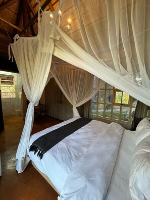 Premium bedding, free WiFi, bed sheets - Pan African Safari Lodge  (Nkomazi)