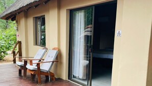 Kamar Triple Deluks, patio, pemandangan kebun | Seprai premium, Wi-Fi gratis, dan seprai linen