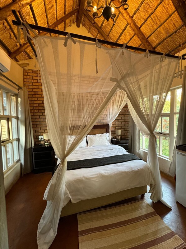 Deluxe tweepersoonskamer, terras, uitzicht op tuin | Luxe beddengoed, gratis wifi, beddengoed