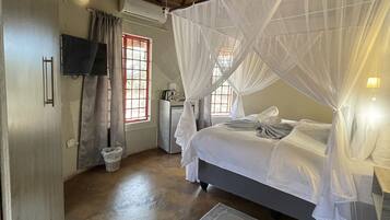 Deluxe Double Room, 1 King Bed, Patio, Garden View | Premium bedding, free WiFi, bed sheets