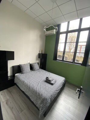 4 slaapkamers, een strijkplank/strijkijzer, wifi, beddengoed