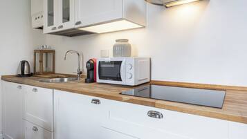 Comfort-Apartment | Eigene Küche | Kühlschrank, Ofen, Herdplatte, Kochgeschirr/Geschirr/Besteck