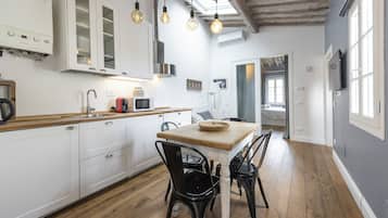 Comfort-Apartment | Eigene Küche | Kühlschrank, Ofen, Herdplatte, Kochgeschirr/Geschirr/Besteck