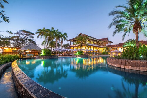 Luxury Villas with Heated Jacuzzi, Private Pools, and Exclusive Amenities