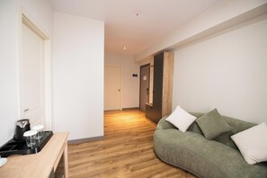 Suite | In-room safe, desk, iron/ironing board, free WiFi - Astana Palace (Gori)