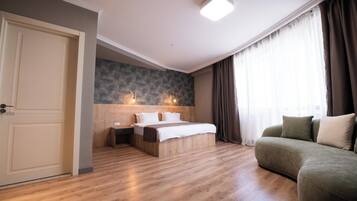 غرفة سوبيريور | 1 غرفة نوم وخزنة داخل الغرفة ومكتب ومكواة/لوح كي