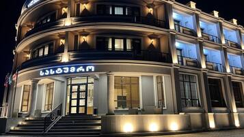 المنشأة من الخارج