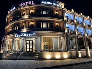 Exterior - Astana Palace (Gori)