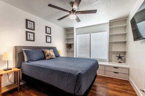 3 عدّة غرف نوم ومكواة/لوح كي وسرير سفر وواي فاي