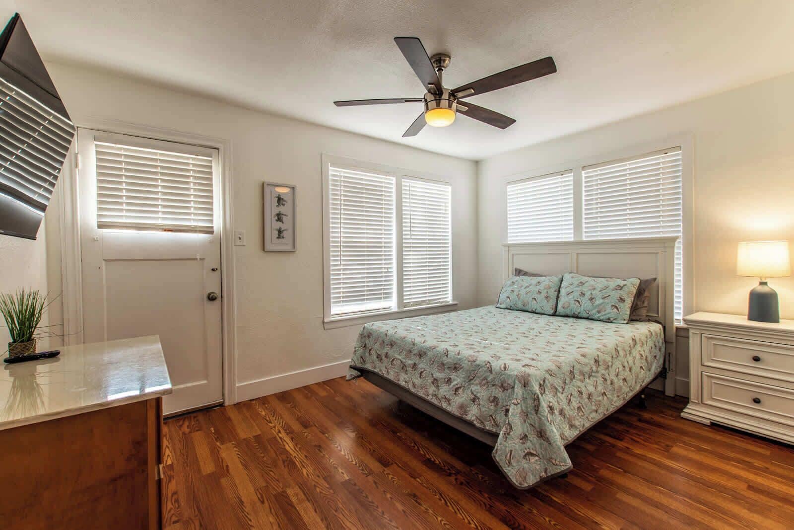 3 bedrooms, iron/ironing board, travel crib, WiFi